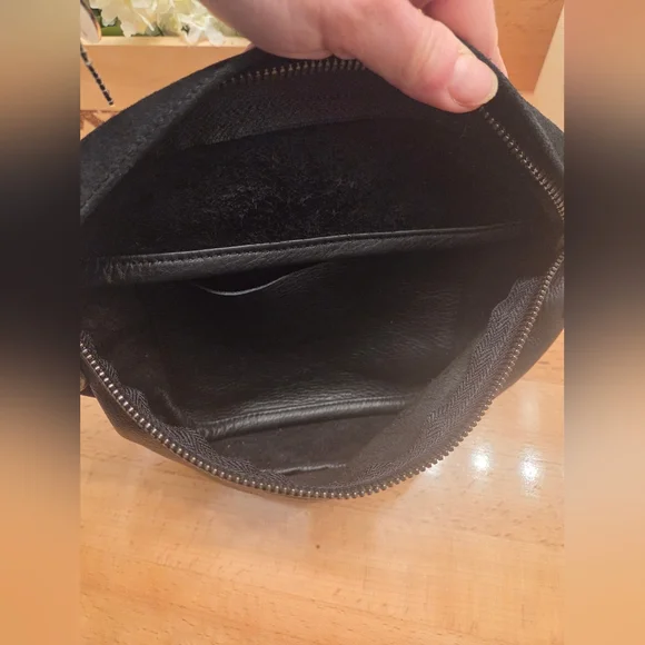 Parker Thatch Cross Your Heart Small Sidekick Sling Bag Black Leather/Suede - Picture 7 of 15